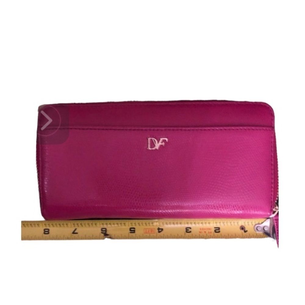 Diane Von Furstenberg DVF hot pink leather wallet like new holds mobile phone